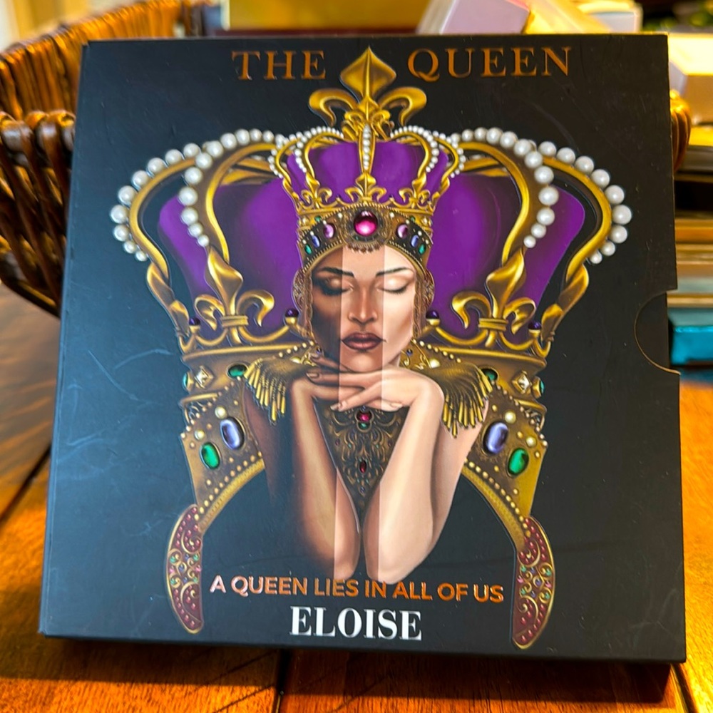 Eloise Cosmetics- the Queen Eyeshadow Pallete